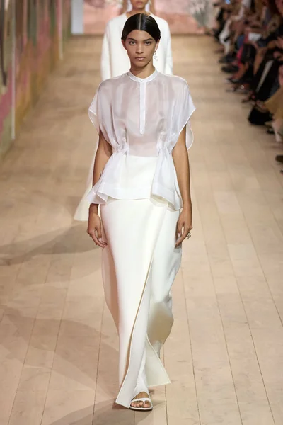 Look 3